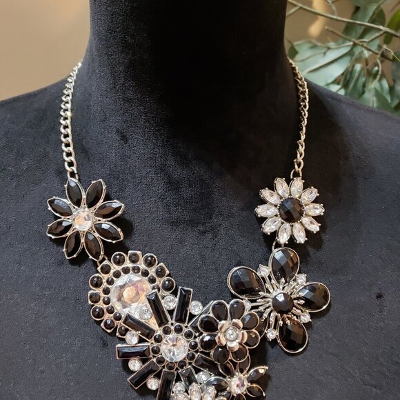 Womens Black and Clear Rhinestone 3D Flower Chunky Necklace with Lobster Clasp - Picture 2 of 7